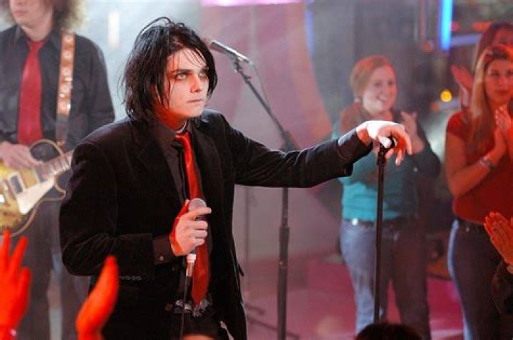 
My Chemical Romance Singer Gerard Way Met His Wife Lindsey Ann Ballato aka Lyn-Z On A Tour 