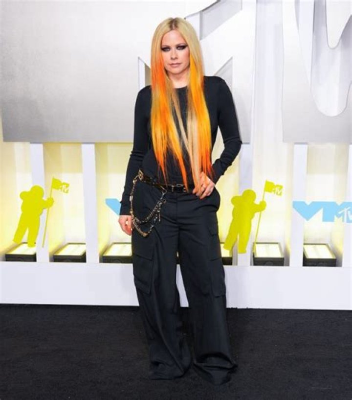 Avril Lavigne in Bathing Suit Top is "Fire" — Celebwell