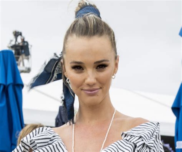 Brooke Hogan in Bathing Suit Says Hi From "Bali" — Celebwell