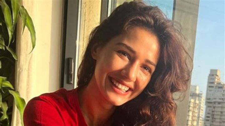 Disha Patani in Bathing Suit Posts "Random" Pic From the Beach — Celebwell