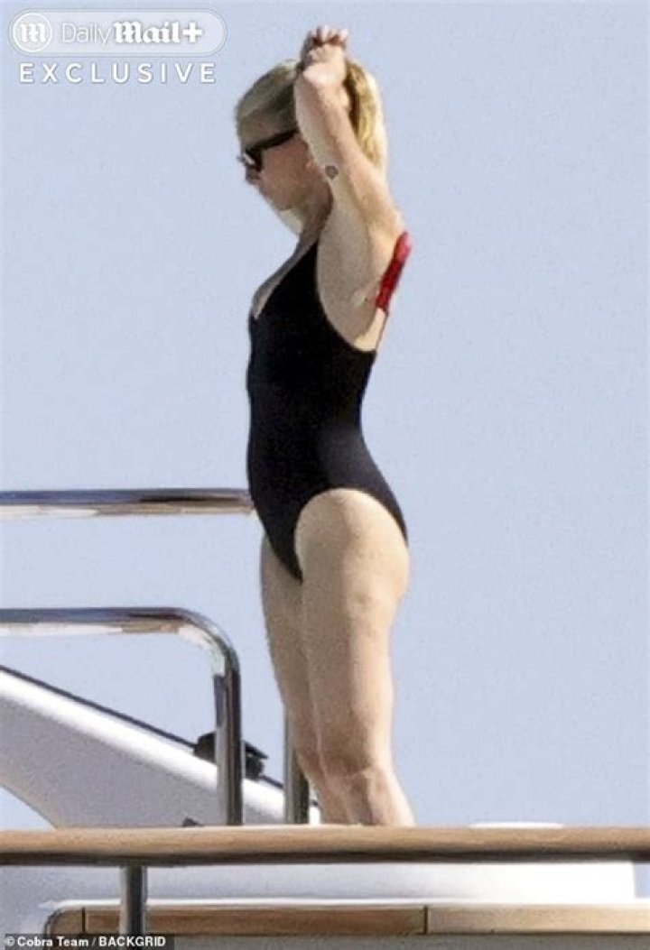 Gwyneth Paltrow in Bathing Suit is "Inspired" — Celebwell