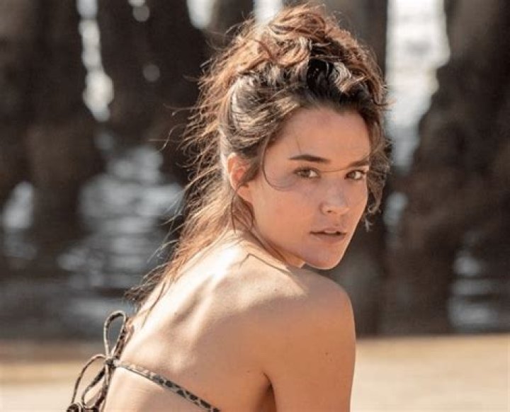 Hallmark Christmas Star Rhiannon Fish Shares Swimsuit Pictures From Hawaii