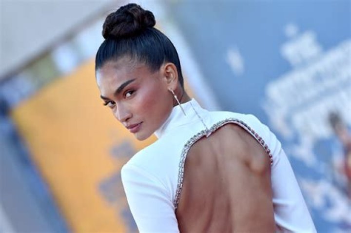 Kelly Gale in Bathing Suit is "So Hot" — Celebwell