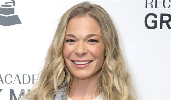 LeAnn Rimes in Bathing Suit Says "Let's Awaken Together" — Celebwell