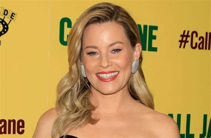 Modern Family's Elizabeth Banks Shares Swimsuit Photo of “Anniversary Trip”