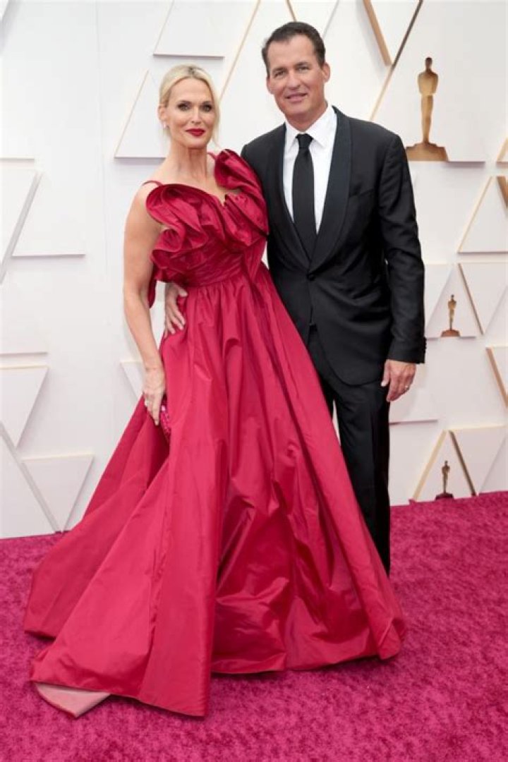 Molly Sims in Bathing Suit Has "Birthday Week" — Celebwell