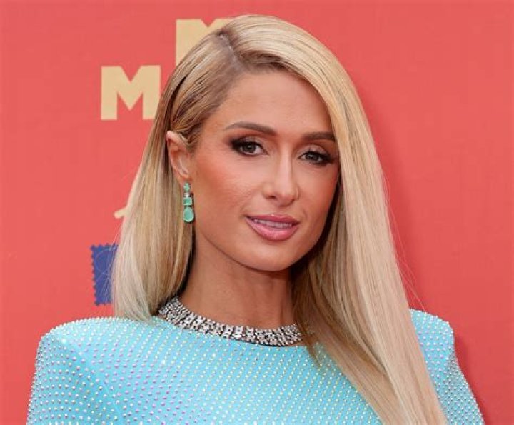 Paris Hilton in Bathing Suit is "Sliving in Malibu" — Celebwell