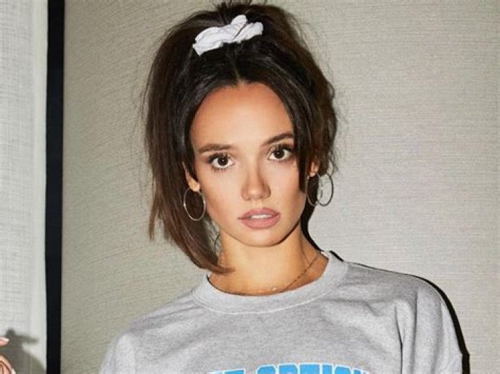 Sofia Franklyn in Bathing Suit Says "I Feel Good" — Celebwell