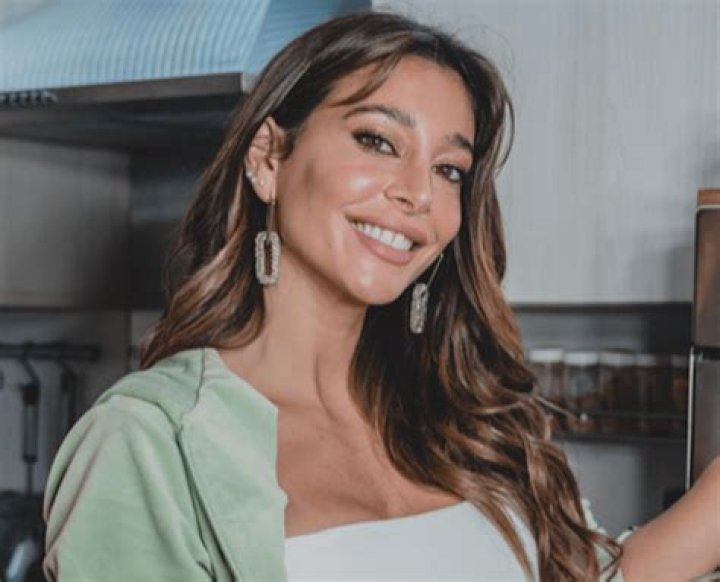 Sol Perez in Bathing Suit Says "Which Do You Like More?" — Celebwell