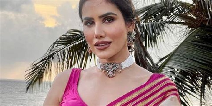 Sonnalli Seygall in Bathing Suit is "Soaking it All in"  — Celebwell