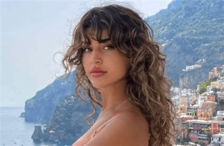 Zoe Gara in Bathing Suit is "Wow" — Celebwell