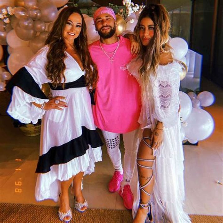 Neymar Jr. and mum Nadine Gonçalves dance Salsa to mark Xmas