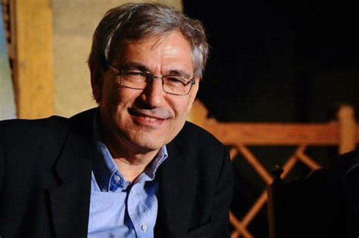 Orhan Pamuk Biography - Childhood, Life Achievements & Timeline