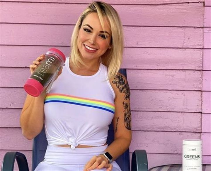 Paola Mayfield Biography, Age, Net worth, Russ, Model, Baby, Instagram
