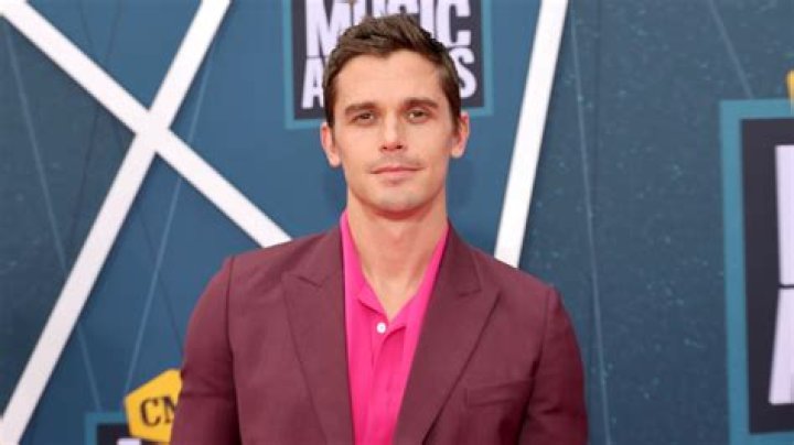 ‘Queer Eye’ star Antoni Porowski announces engagement to Kevin Harrington