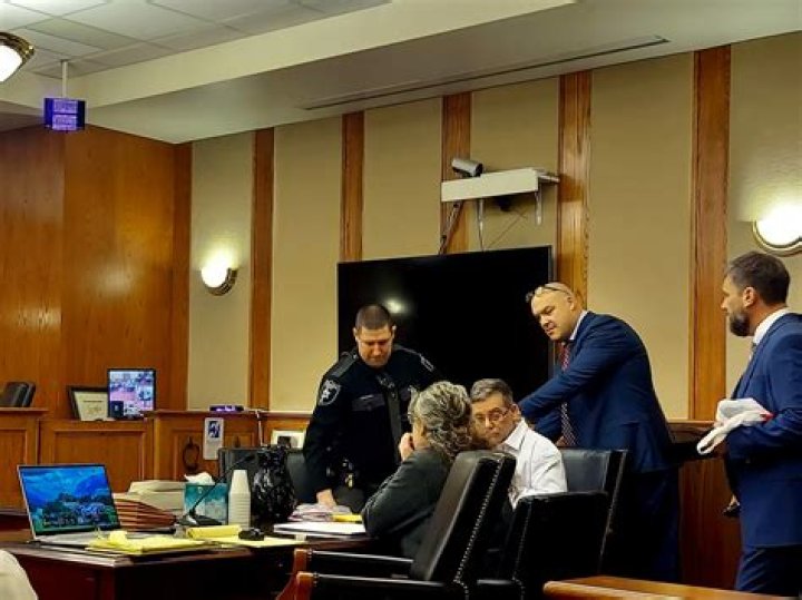 R. Kelly And His Lawyer Want Him Out Of Solitary Confinement While He Awaits Child Abuse Trial