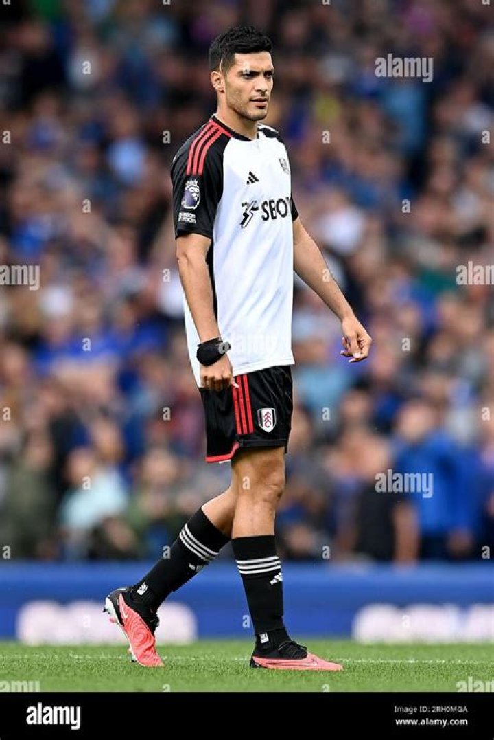 Raúl Jiménez Biography - Facts, Childhood, Family Life & Achievements