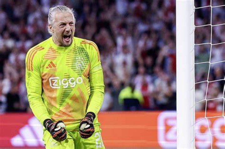 
Remko Pasveer Height, Weight, Net Worth, Age, Birthday, Wikipedia, Who, Instagram, Biography 