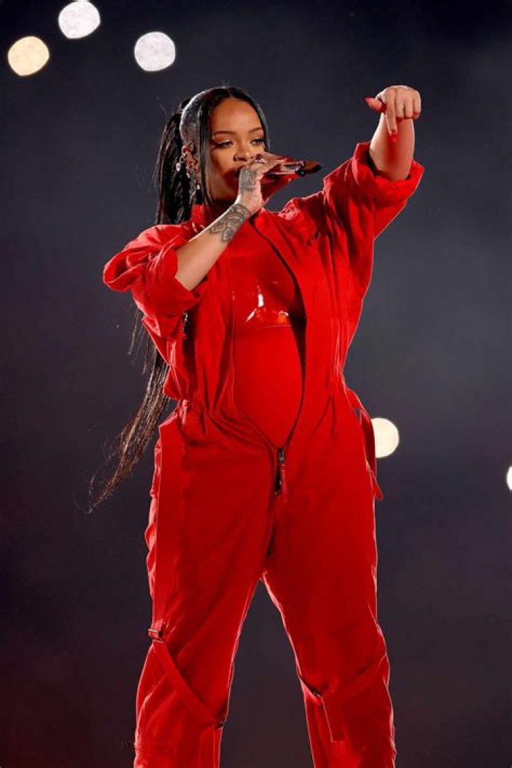 
Rihanna’s Super Bowl Halftime Show ‘Will Be Well Worth the Wait,’ Source Says 