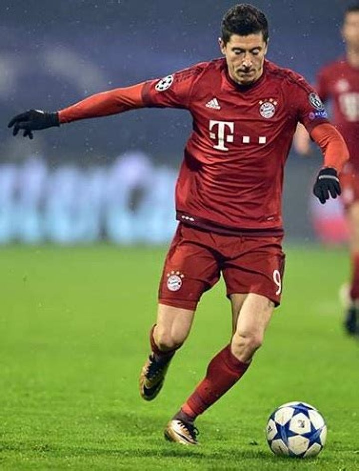 Robert Lewandowski Body Measurements Height Weight Shoe Size Stats