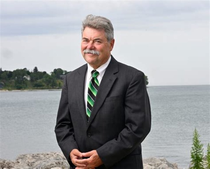 Robert Sheehan Parents: Meet Joe Sheehan And Maria Sheehan