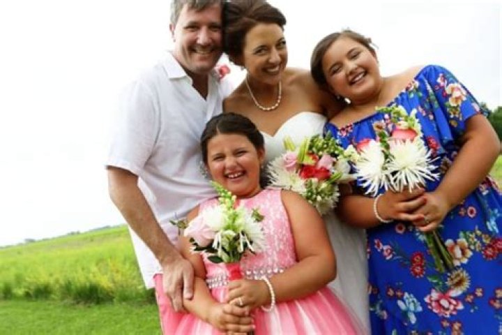 
Robert Shiels is Married to Wife: Michelle Zepeda. Kids: Indy. 