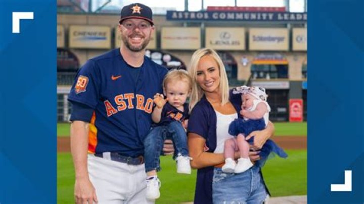 Roy Oswalt Bio, Wiki, Age, Height, Wife, Son, Family, Astros, Stats, Hall of Fame and Net Worth