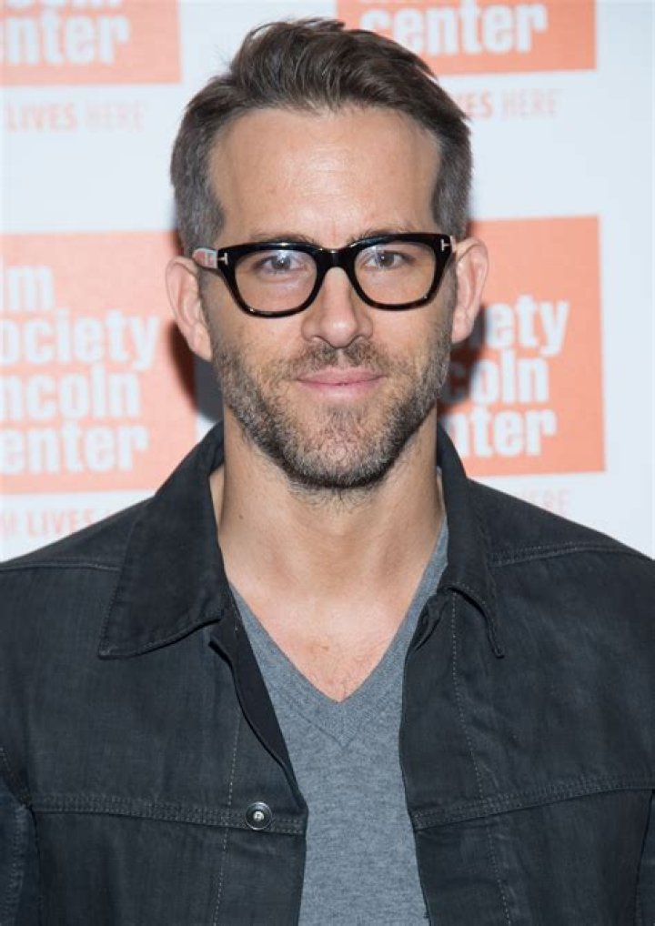Ryan Reynolds glasses: What glasses does Ryan Reynolds wear?