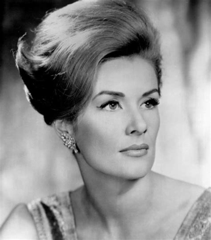 Bio, age, height, husband, children, TV shows, images