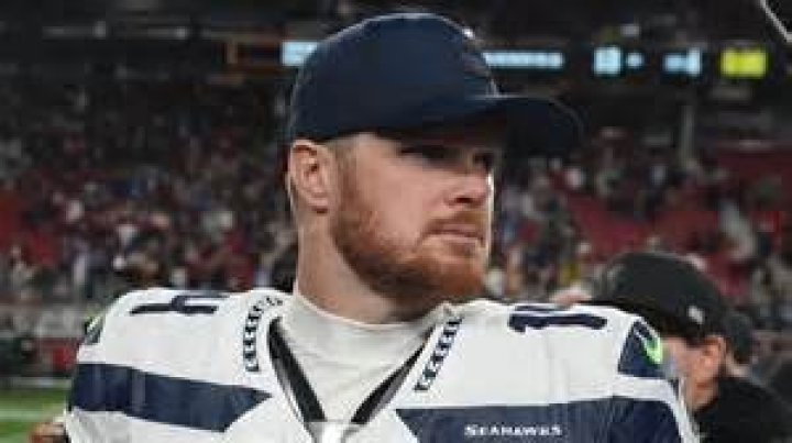 How tall is Sam Darnold?