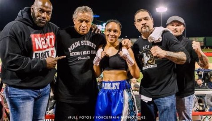Shanecqua Paisley Davis Wikipedia, age, height, husband, parents, boxing record, net worth