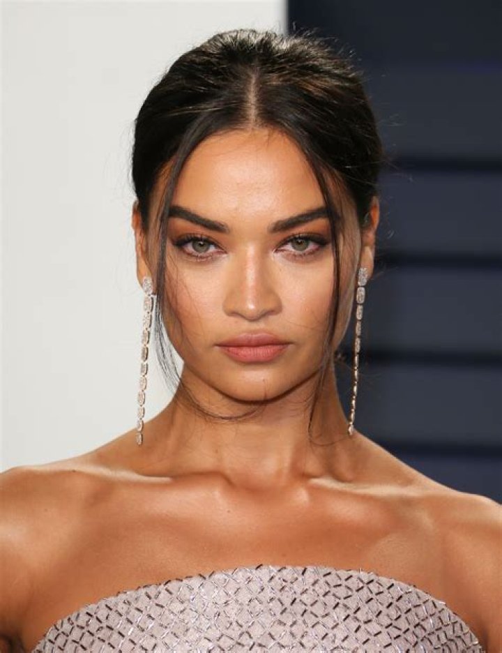 Shanina Shaik Biography - Facts, Childhood, Family Life & Achievements