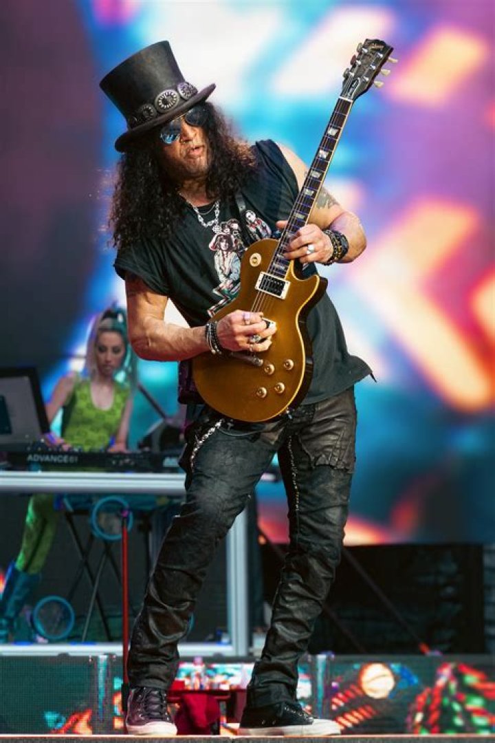 Slash Biography - Childhood, Life Achievements & Timeline