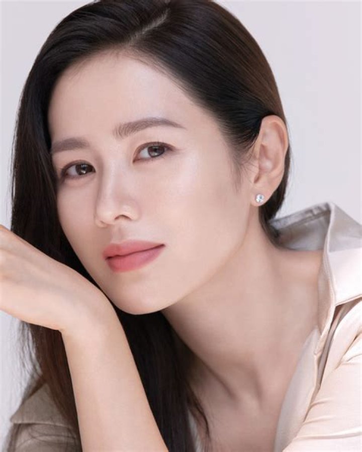 Son Ye-jin Biography - Facts, Childhood, Family Life & Achievements of South Korean Actress