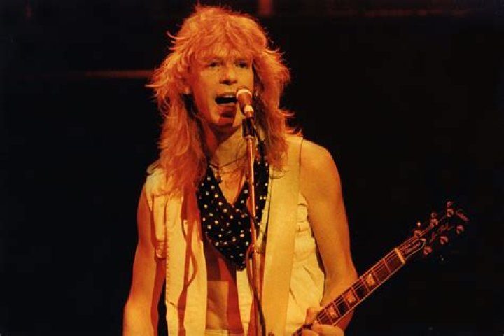 Steve Clark Biography - Facts, Childhood, Family Life & Achievements