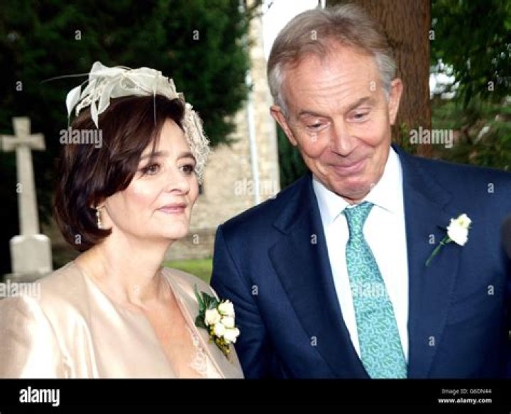 Suzanne Ashman Wiki, Husband, Wedding, Net Worth