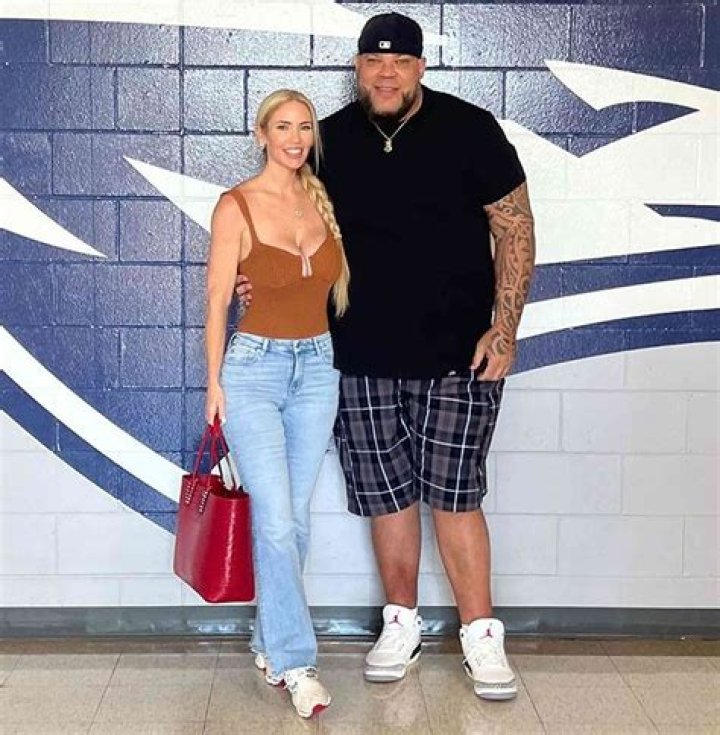 Syan Rhodes Bio, Wiki, Age, Husband, Weight Loss, Salary, and Net Worth