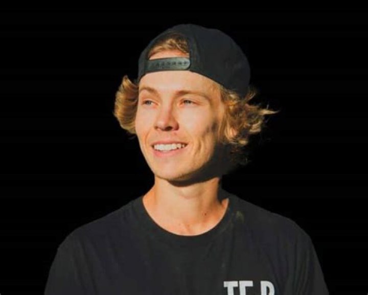 Tanner Fox - Bio, Facts & Family Life of YouTuber & Stunt Scooter Rider