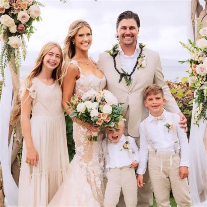 Tarek El Moussa Reportedly An Emotional Wreck After Christina’s Wedding To Ant Anstead