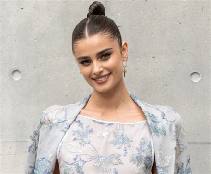 Taylor Hill Shares Swimsuit Photo "Till Next Time" — Celebwell