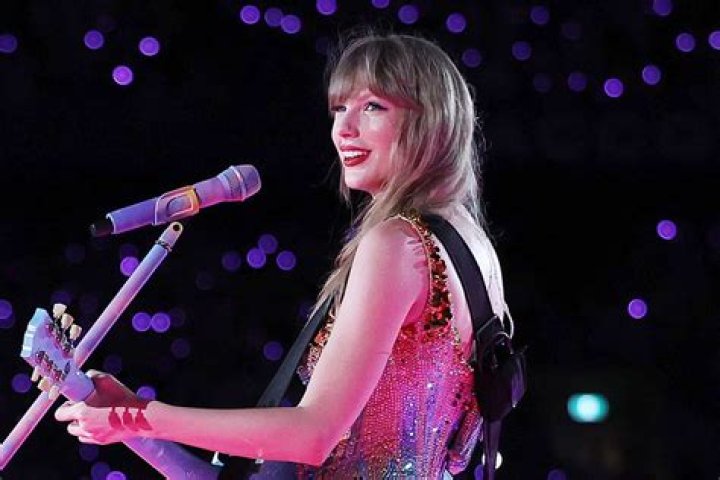 Taylor Swift Performs “This Is What You Came For” Live