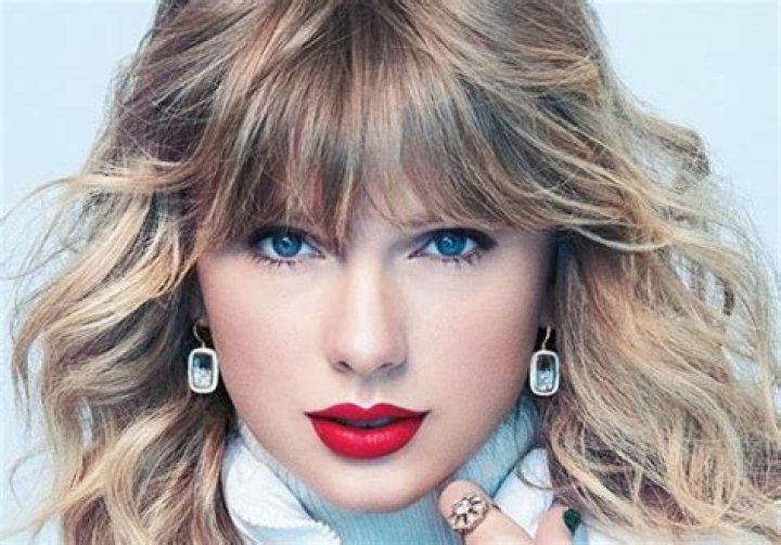 Taylor Swift Reveals Her Mom Andrea’s Brain Tumor Diagnosis