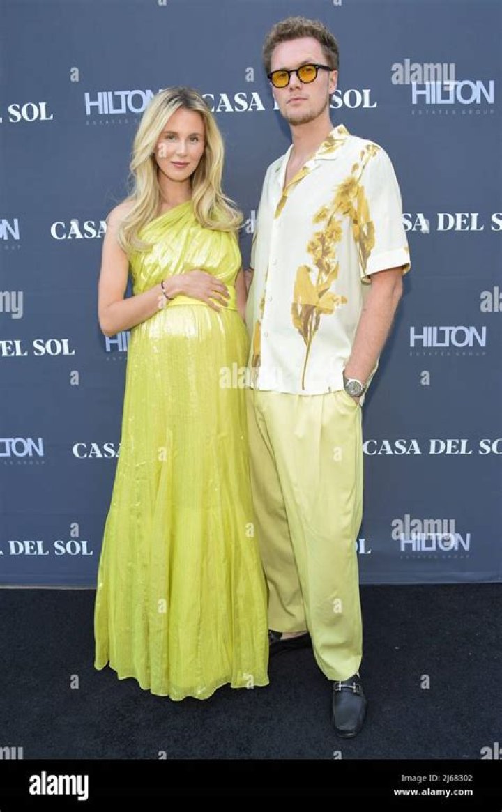 Tessa Gräfin Von Walderdorff Net Worth, Wiki, Age :: Tessa Hilton, Bio (Barron Hilton Wife Pregnant)