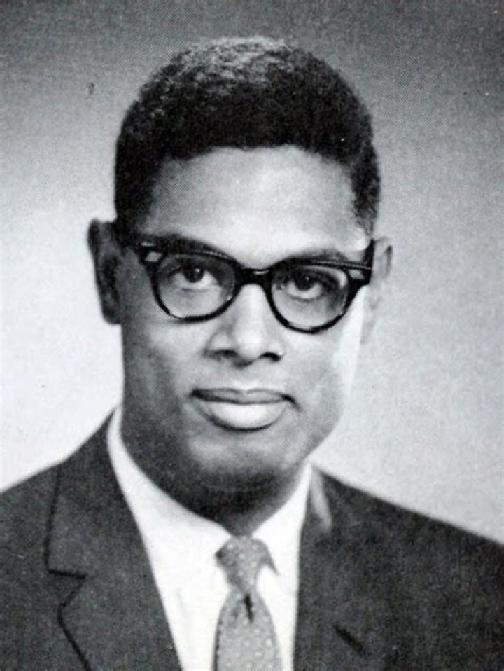 Thomas Sowell Biography - Facts, Childhood, Family Life & Achievements of Economist