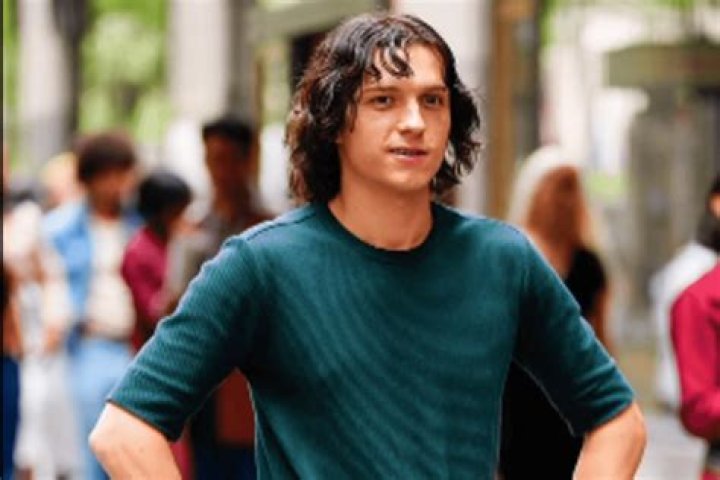Tom Holland, with a new hairstyle, tried on the image in the spirit of the 1970s