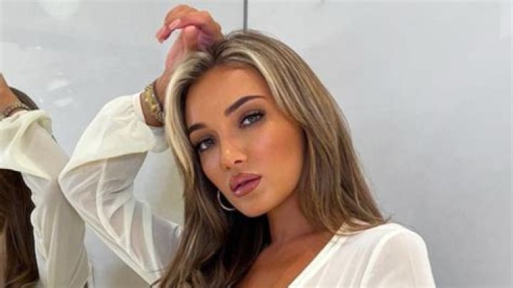 Too Hot to Handle's Beaux Raymond Shares Swimsuit Saying "Oh Hi Bump"