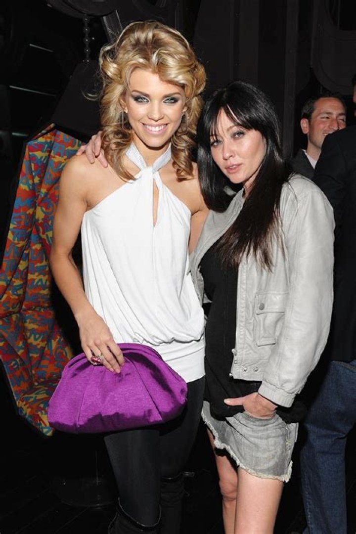 Tori Spelling Admits She Still Doesn’t Get Along With Shannon Doherty Ahead Of 90210 Reboot