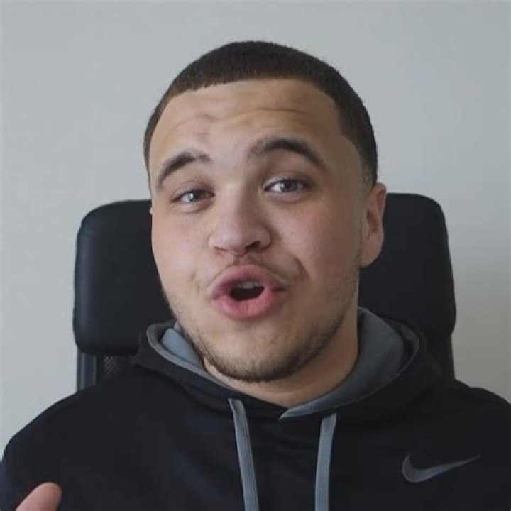 Twitch: MBoZe Biography , Net Worth, Girlfriend Age, Real Name & Instagram