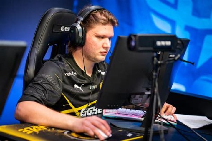 Twitch: s1mple Girlfriend Age, Wiki, Biography, Instagram and Net Worth