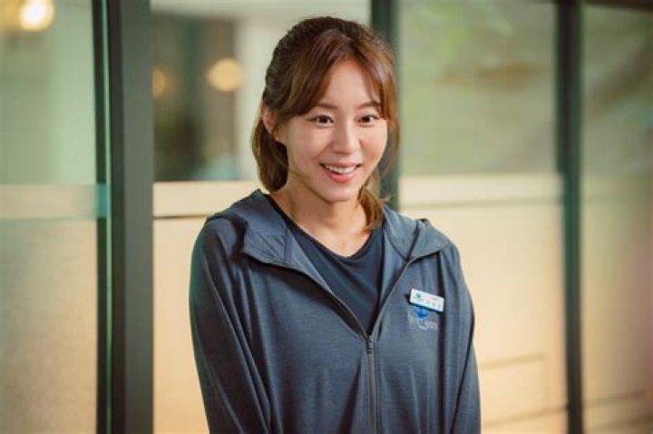 Uee (Kim Yu-jin) Biography - Facts, Childhood, Family Life & Achievements of South Korean Actress & Singer